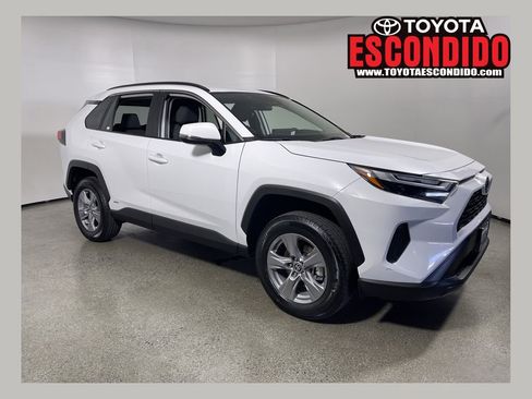 Certified 2025 Toyota RAV4 XLE AWD/4WD image 1