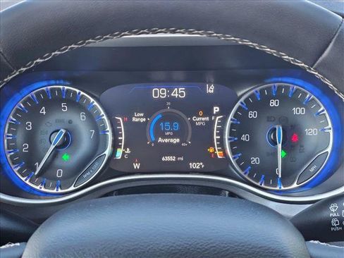 Used 2024 Chrysler Pacifica Touring-L FWD image 13