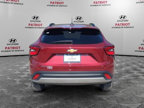 Used 2024 Chevrolet Trax LT w/ Driver Confidence Package FWD image 4