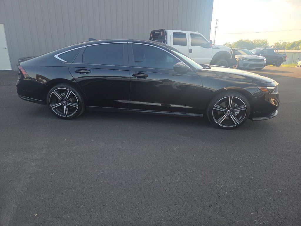 Used 2025 Honda Accord Sport image 10
