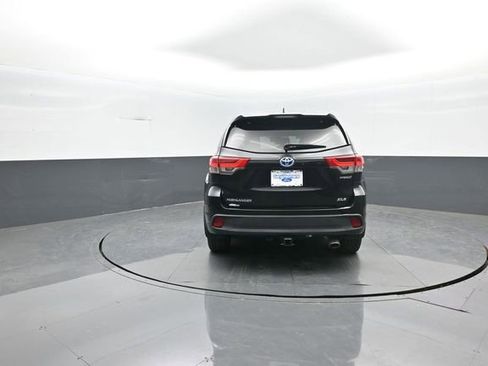 Used 2019 Toyota Highlander XLE image 6