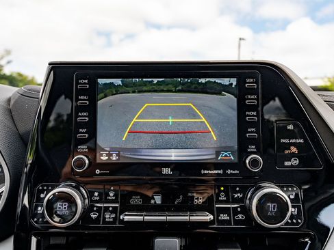 Used 2022 Toyota Highlander Limited FWD image 33
