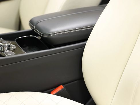 Used 2019 Bentley Bentayga AWD/4WD image 21