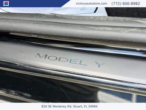 Used 2022 Tesla Model Y Long Range AWD/4WD image 11