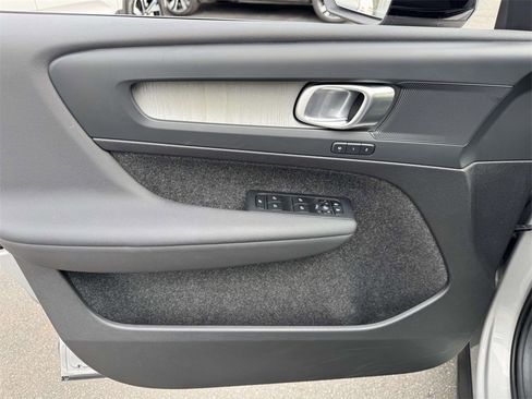 Used 2025 Volvo XC40 B5 Plus image 14