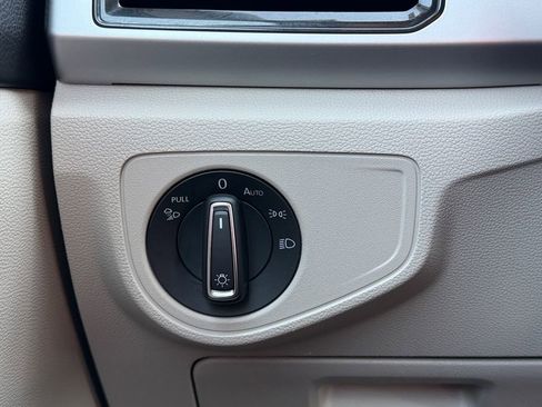 Used 2022 Volkswagen Atlas SEL R-Line image 18