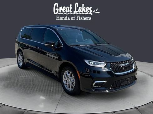 Used 2025 Chrysler Pacifica Select FWD image 7