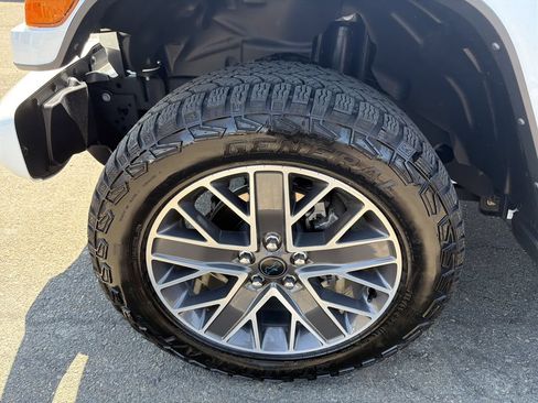 Used 2024 Jeep Wrangler High Altitude AWD/4WD image 30