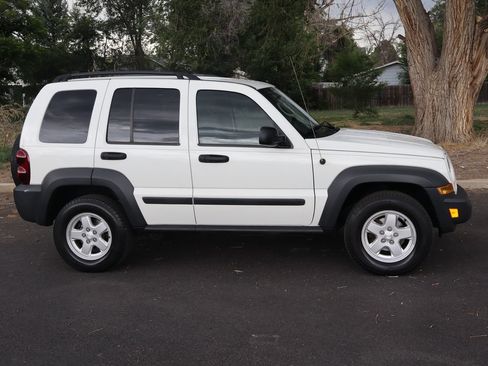 Used 2006 Jeep Liberty Sport AWD/4WD image 3