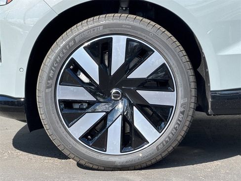 New 2025 Volvo EX90 Plus image 25