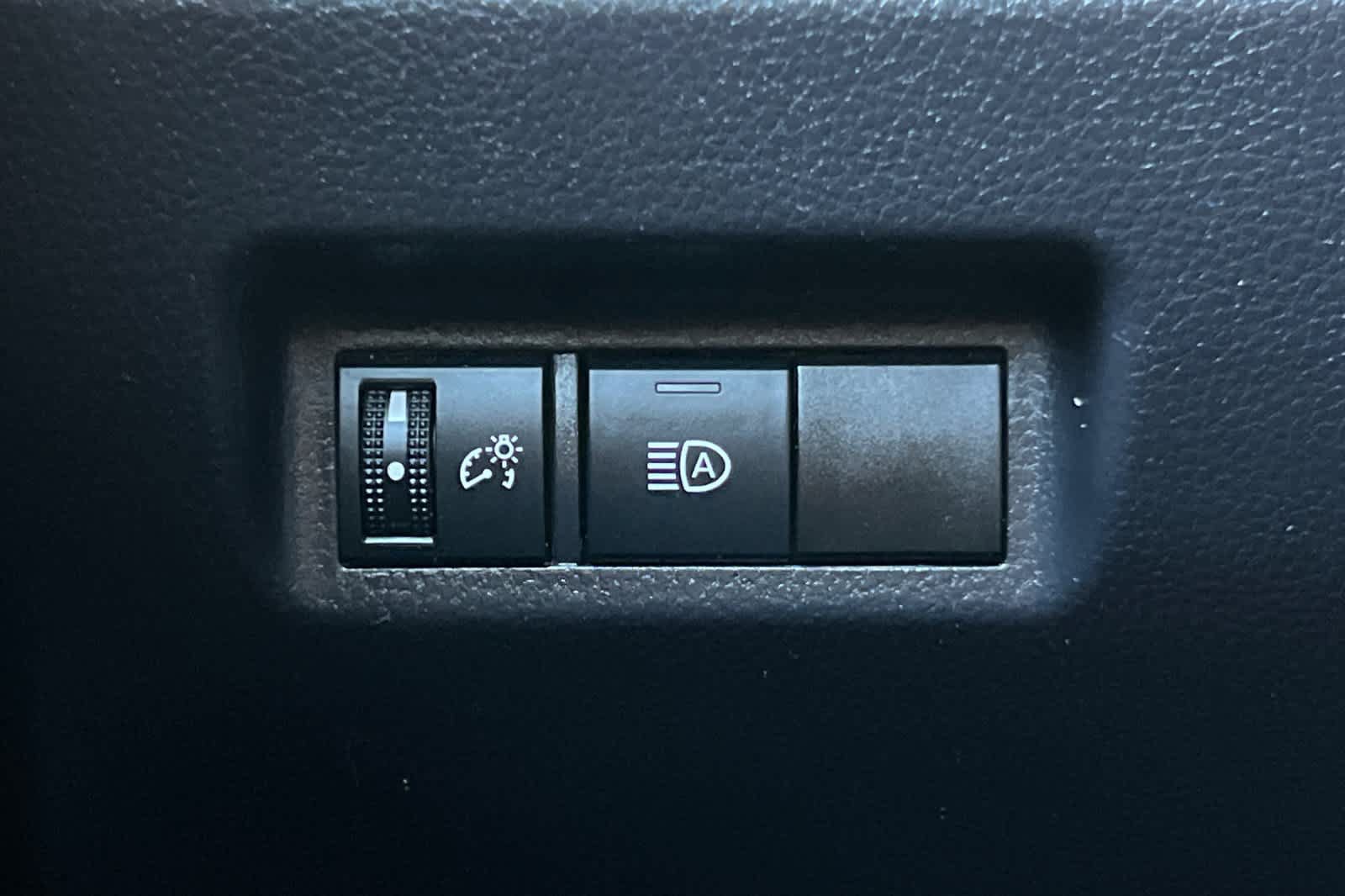 Certified 2025 Toyota RAV4 LE AWD/4WD image 29