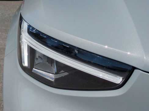 New 2025 Volvo XC40 B5 Core w/ Protection Package Premier image 10