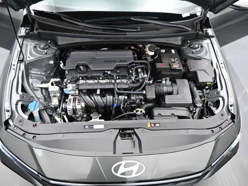 New 2026 Hyundai Elantra Limited FWD image 28