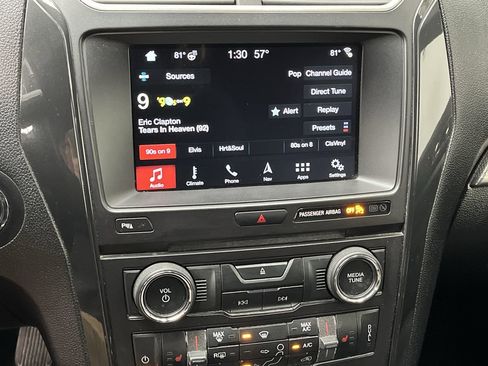 Used 2018 Ford Explorer XLT w/ Equipment Group 202A AWD/4WD image 20