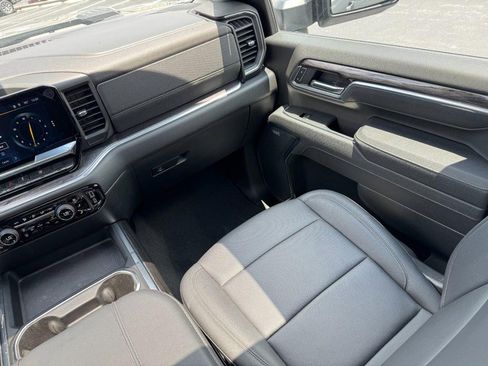 Used 2025 Chevrolet Silverado 3500 LTZ w/ LTZ Convenience Package AWD/4WD image 18