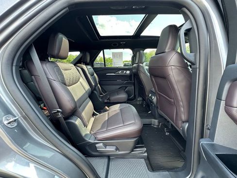 Used 2025 Ford Explorer Platinum w/ Ultimate Package AWD/4WD image 23