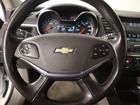 Used 2019 Chevrolet Impala LT image 3