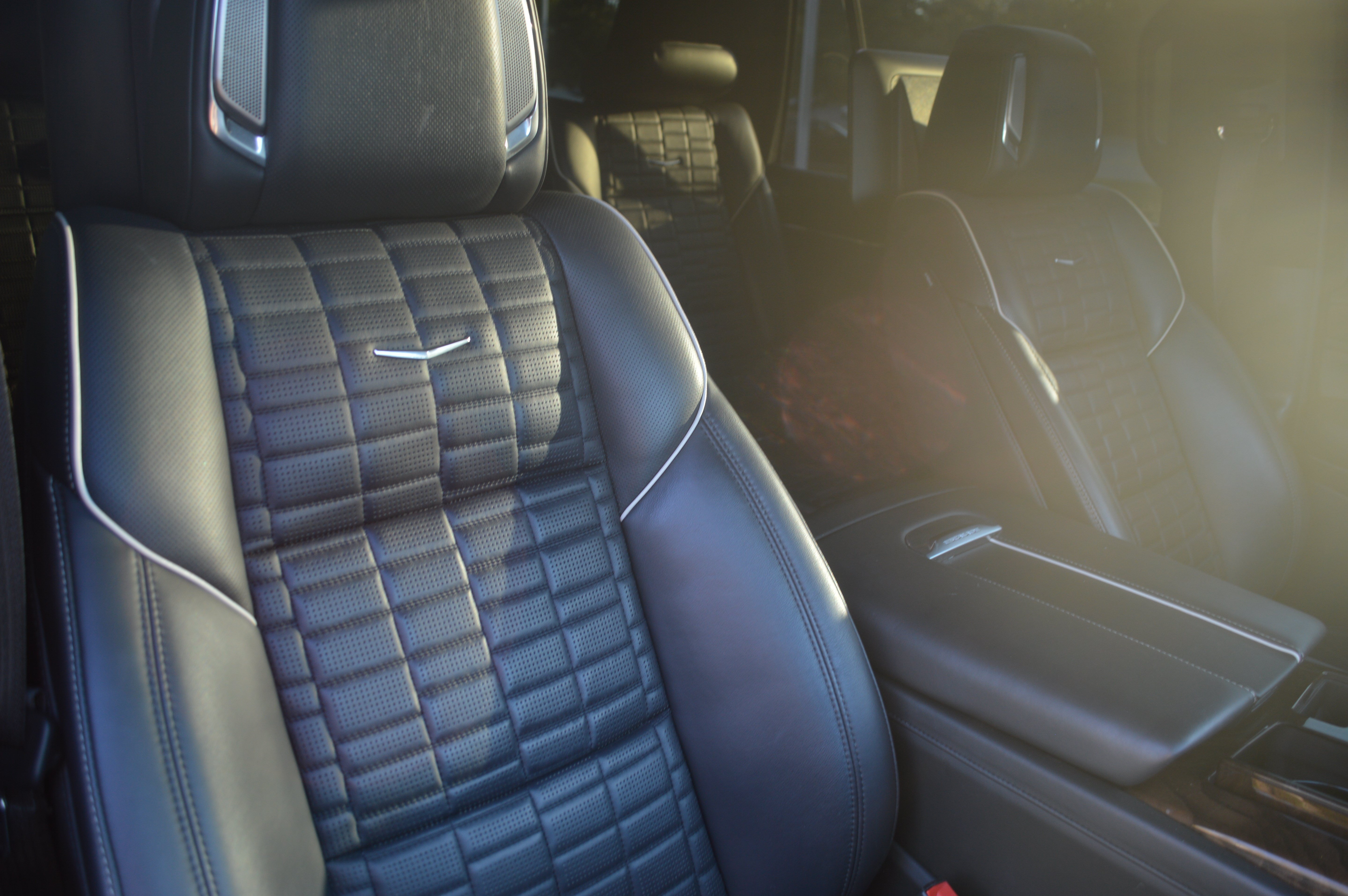Used 2021 Cadillac Escalade Premium Luxury Platinum AWD/4WD image 36