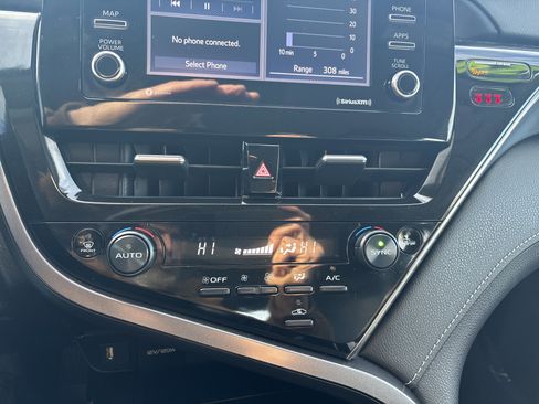 Used 2024 Toyota Camry SE image 25