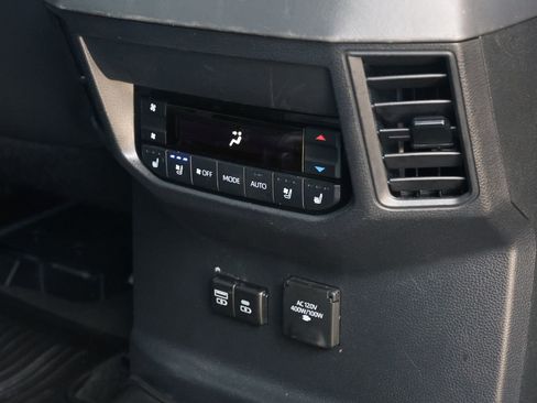 Used 2023 Toyota Sequoia Platinum AWD/4WD image 37