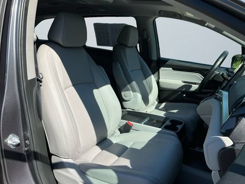 Used 2023 Honda Odyssey Touring image 16