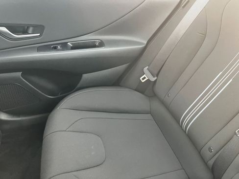 Used 2025 Hyundai Elantra SEL image 40