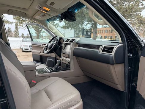 Used 2020 Lexus GX 460 Premium image 32