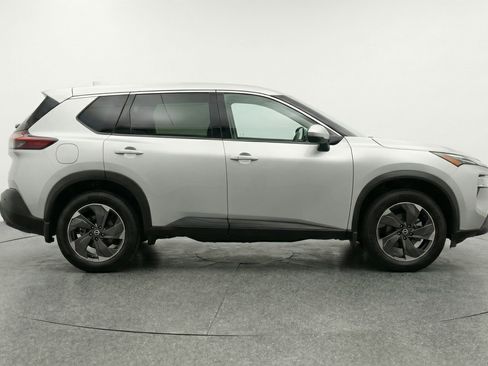 Used 2025 Nissan Rogue SV AWD/4WD image 11