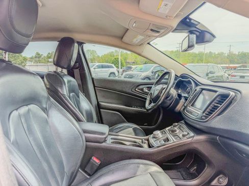Used 2017 Chrysler 200 Limited Platinum w/ Comfort & Convenience Group image 15