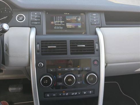 Used 2018 Land Rover Discovery Sport SE AWD/4WD image 14