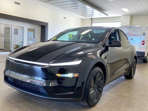 Used 2026 Tesla Model Y 2WD image 4