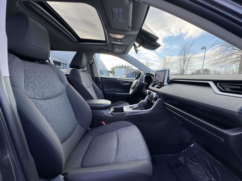 Used 2023 Toyota RAV4 XLE w/ Convenience Package image 9