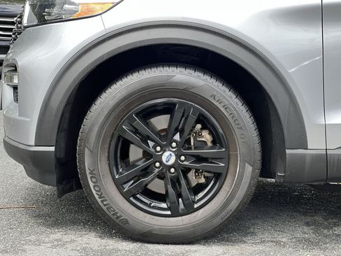 Used 2020 Ford Explorer XLT w/ Equipment Group 202A AWD/4WD image 11