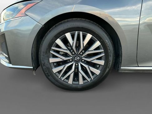 Used 2024 Nissan Altima 2.5 SV image 14