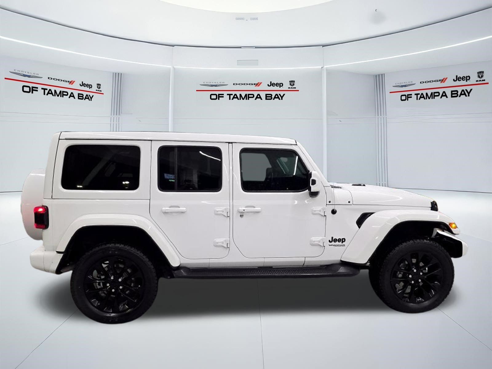 Used 2021 Jeep Wrangler Unlimited Sahara AWD/4WD image 7