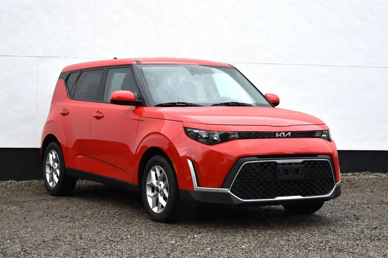 Used 2023 Kia Soul S FWD image 33