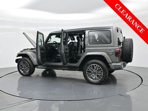 Used 2022 Jeep Wrangler Unlimited Sahara image 46