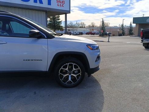 Used 2025 Jeep Compass Limited AWD/4WD image 11