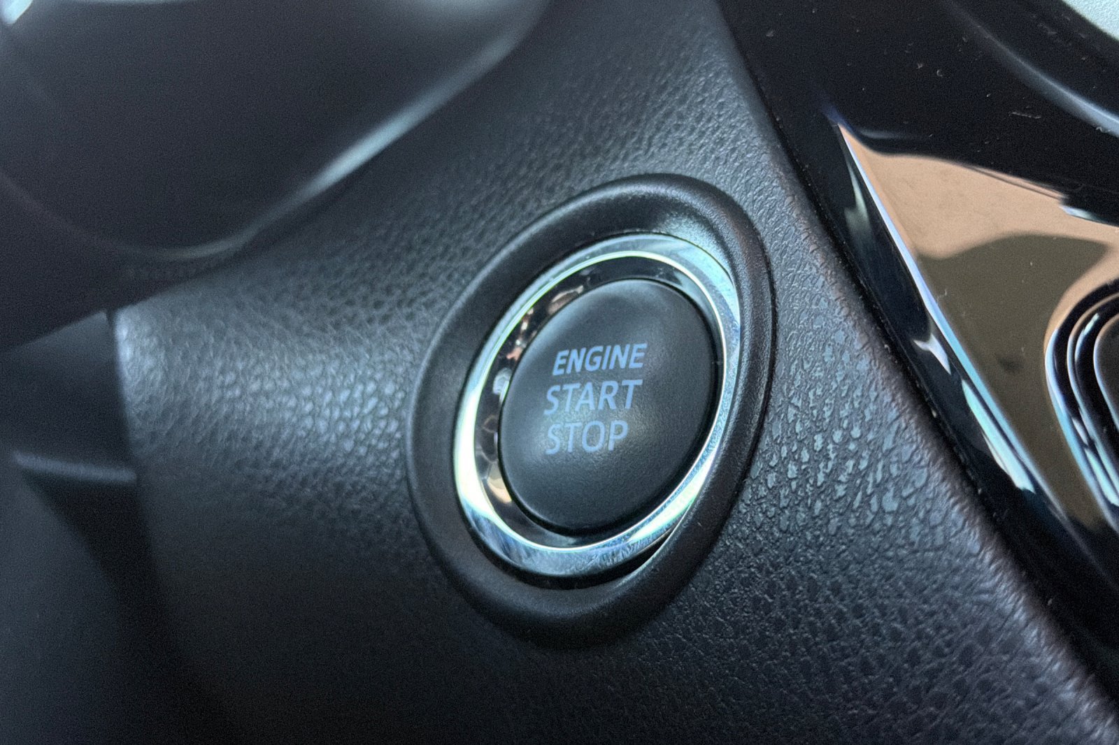 Used 2020 Toyota C-HR XLE FWD image 28