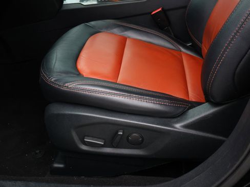 Used 2019 Ford Explorer XLT w/ Equipment Group 202A image 13