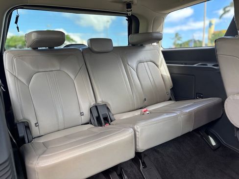 Used 2018 Ford Expedition Limited w/ Equipment Group 301A AWD/4WD image 13