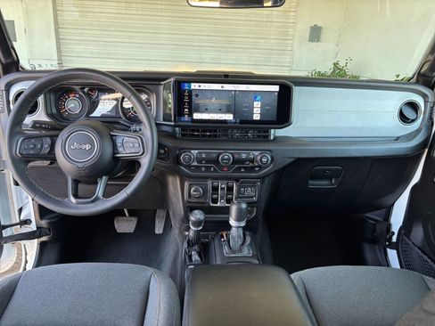 Used 2025 Jeep Wrangler Unlimited Sport AWD/4WD image 32