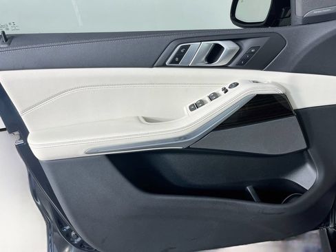 Used 2021 BMW X5 xDrive40i w/ M Sport Package AWD/4WD image 28