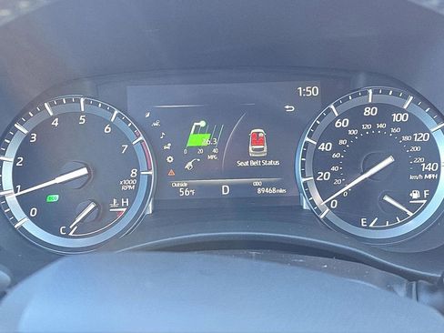 Used 2021 Toyota Highlander XLE image 28