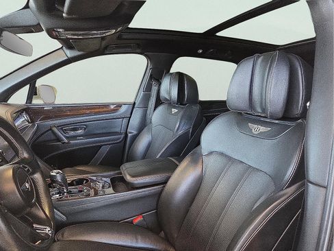 Used 2018 Bentley Bentayga image 12