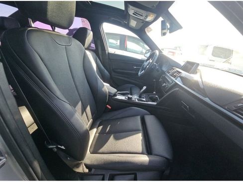 Used 2015 BMW 320i Sedan w/ Sport Package image 28