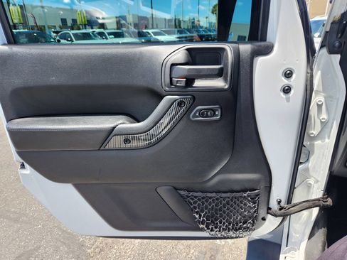 Used 2014 Jeep Wrangler Unlimited Sahara AWD/4WD image 18