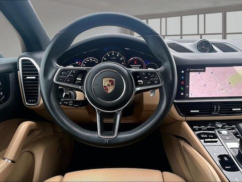 Used 2023 Porsche Cayenne AWD/4WD image 5