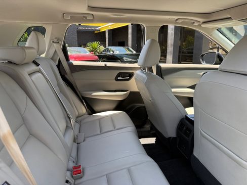 Used 2023 Nissan Rogue SV w/ SV Premium B Package image 18