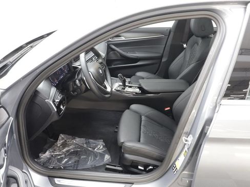 Used 2023 BMW 530i xDrive w/ Premium Package AWD/4WD image 6